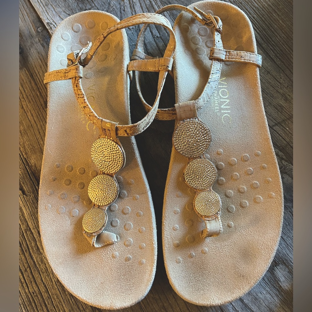 Vionic Lizbeth tan sandals size 10